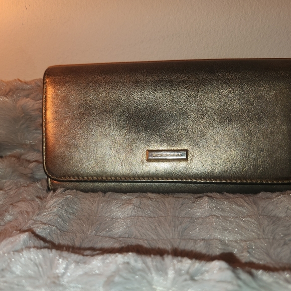 Metallic Burberry Wallet - Picture 4 of 4